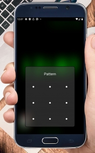 Huge-Lock-Screen-Clock 2